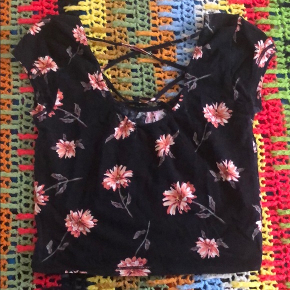 🌸SOLD🌸 floral crop top 🌺 - Picture 2 of 2